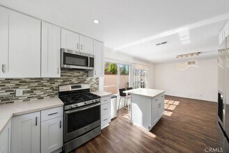 27241 Via Burgos in Mission Viejo, CA - Foto de edificio - Building Photo