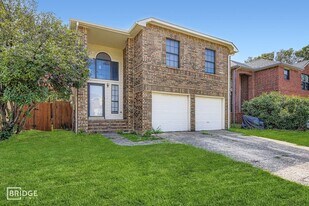1322 Jasmine Dr in Lewisville, TX - Building Photo