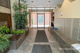 1100 W Cornelia Ave in Chicago, IL - Building Photo - Building Photo