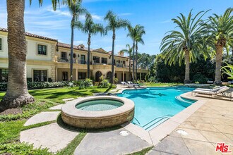 70 Beverly Park St in Beverly Hills, CA - Building Photo - Building Photo