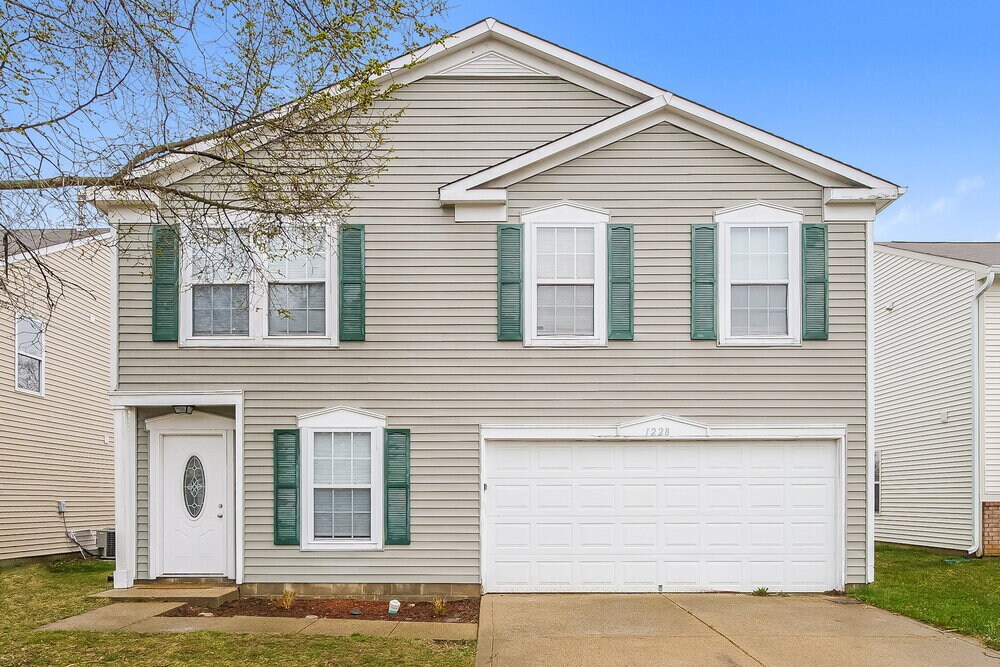 1228 N Aberdeen Dr in Franklin, IN - Building Photo