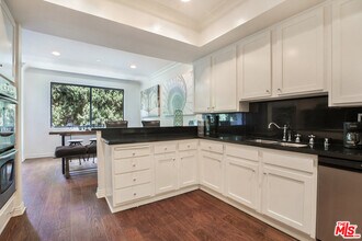 423 N Palm Dr in Beverly Hills, CA - Building Photo - Building Photo