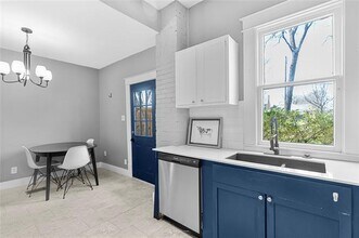 301 S Edgefield Ave in Dallas, TX - Building Photo - Building Photo