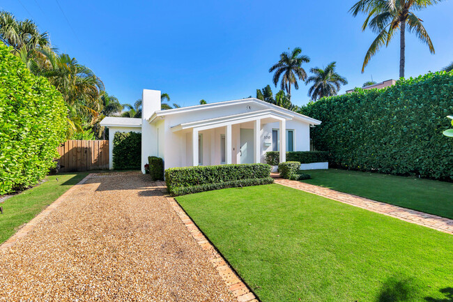 3210 Vincent Rd in West Palm Beach, FL - Building Photo - Building Photo