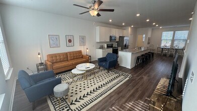 145 Roxanne Dr in Goose Creek, SC - Foto de edificio - Building Photo