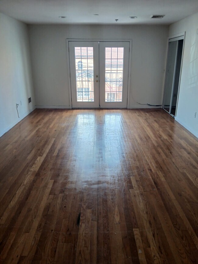 547 70th St, Unit 2 in Guttenberg, NJ - Building Photo - Building Photo