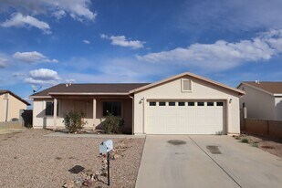 104 Tomahawk Dr in Huachuca City, AZ - Building Photo