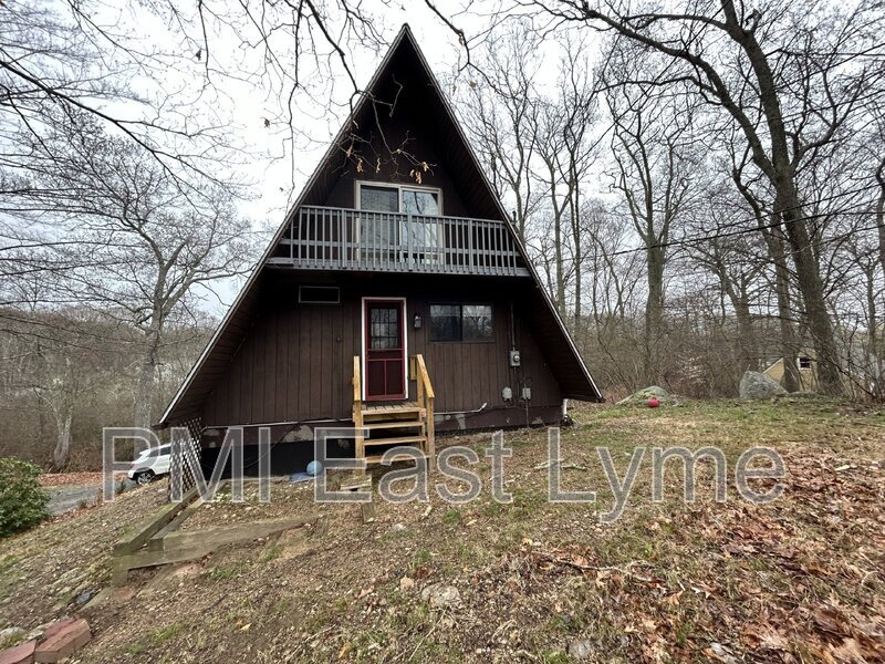 270 Lambtown Rd in Groton, CT - Building Photo