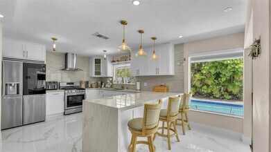8425 Southampton Dr in Miramar, FL - Building Photo - Building Photo
