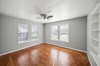 202 Sylvester Rd photo'