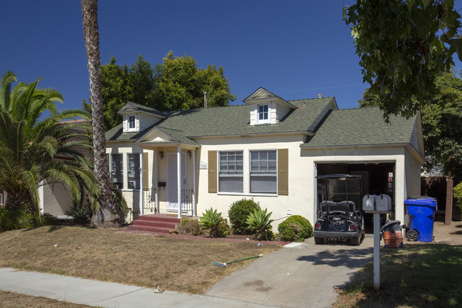 1764 Chalcedony St in San Diego, CA - Foto de edificio - Building Photo