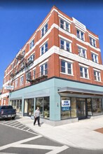 65 Pleasant St, Unit 1-11 in Claremont, NH - Foto de edificio - Building Photo