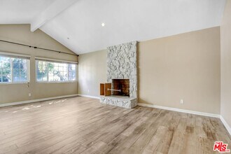 2623 S Beverly Dr in Los Angeles, CA - Foto de edificio - Building Photo