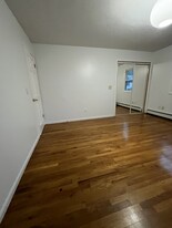 58 Rockland St, Unit 1 in Canton, MA - Foto de edificio - Building Photo