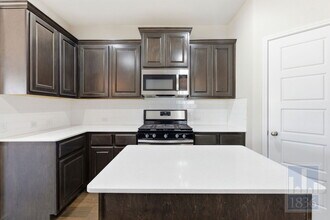 7800 Vista Mejor Dr in Austin, TX - Building Photo - Building Photo