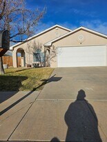 825 Edna Way in Pueblo, CO - Building Photo