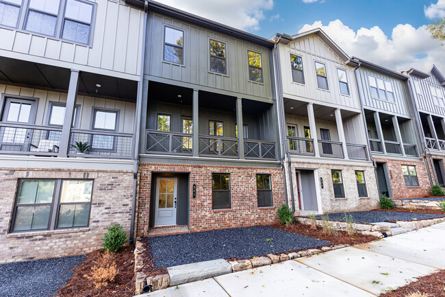 145 Firefly Cir in Alpharetta, GA - Foto de edificio - Building Photo