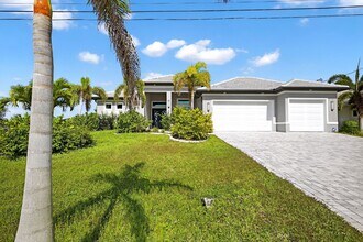 2532 SW 26th Pl in Cape Coral, FL - Building Photo - Building Photo