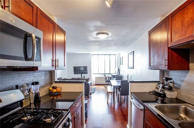 property at 600 E 8th St