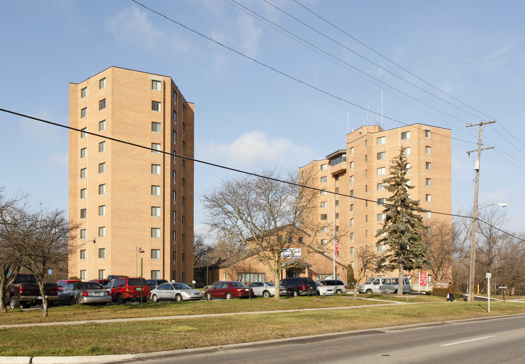 Twin Towers in Inkster, MI - Foto de edificio