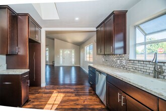 2801 Daisy Ave in Long Beach, CA - Building Photo - Building Photo