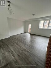 4 Calloway Wy in Whitby, ON - Building Photo - Building Photo