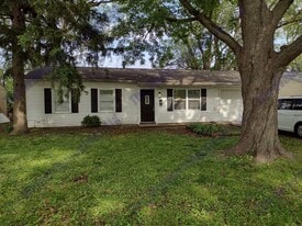 708 Scottswood Dr in Urbana, IL - Building Photo