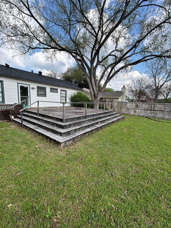 1255 San Patricio Dr in Dallas, TX - Building Photo - Building Photo