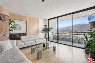 345 Pioneer Dr in Glendale, CA - Building Photo - Building Photo