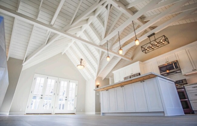 1232 Laguna St in Santa Barbara, CA - Building Photo - Interior Photo