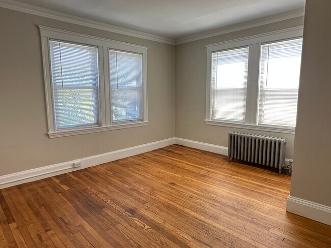 547 Hyde Park Ave, Unit 3