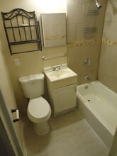 4024 Hilton Rd, Unit Apt 2 in Baltimore, MD - Foto de edificio - Building Photo