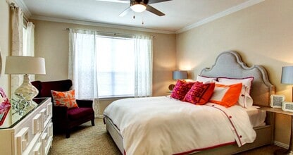 Tuscany Apartments in Houston, TX - Building Photo - Building Photo