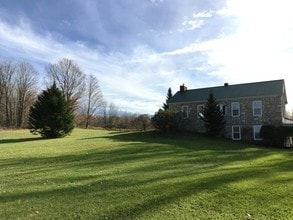 25886 County Rd 42 in Carthage, NY - Foto de edificio - Building Photo