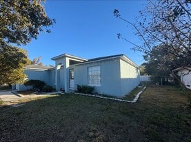 327 Lake Daisy Loop in Winter Haven, FL - Building Photo