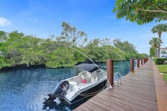 1407 NE 56th St, Unit 217 in Fort Lauderdale, FL - Foto de edificio - Building Photo