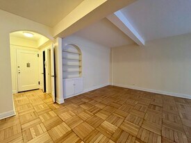 141 E 56th St in New York, NY - Building Photo