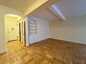 141 E 56th St in New York, NY - Building Photo - Building Photo