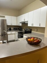 132 Vista Verdi Cir, Unit sunny kitchen in Lake Mary, FL - Building Photo - Building Photo
