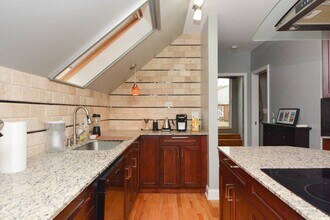 944 N Winchester Ave, Unit J07P in Chicago, IL - Building Photo - Building Photo