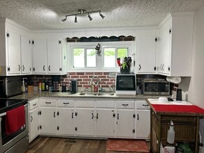 16104 Pauline Ave in Chester, VA - Building Photo - Building Photo