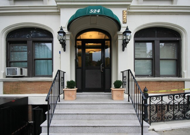 524 W 123rd St in New York, NY - Building Photo - Building Photo
