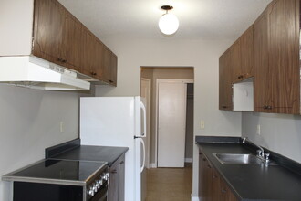 Froom Apartments in Regina, SK - Building Photo - Building Photo