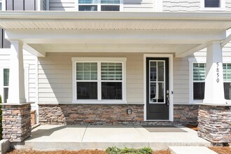 5850 Strathmore Ct in Charlotte, NC - Building Photo - Building Photo