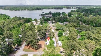 13704 Lookout Ct in Willis, TX - Building Photo