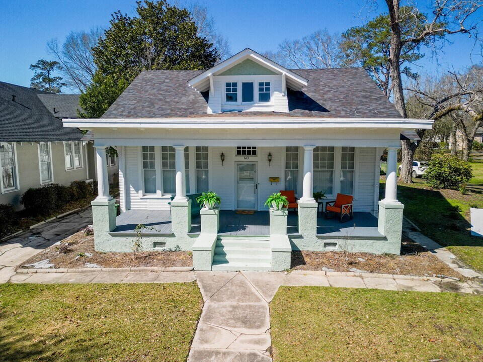 613 W Pine St in Hattiesburg, MS - Building Photo
