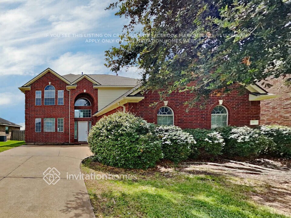 18 Mira Loma Dr in Manvel, TX - Foto de edificio