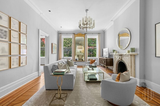 24 E 11th St in New York, NY - Building Photo - Building Photo