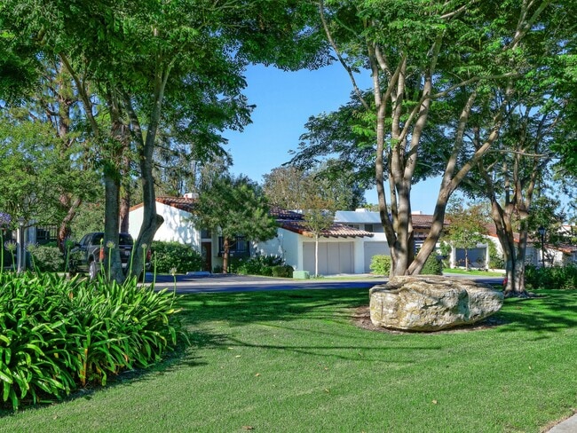 17 Aspen Way in Rolling Hills Estates, CA - Building Photo - Building Photo