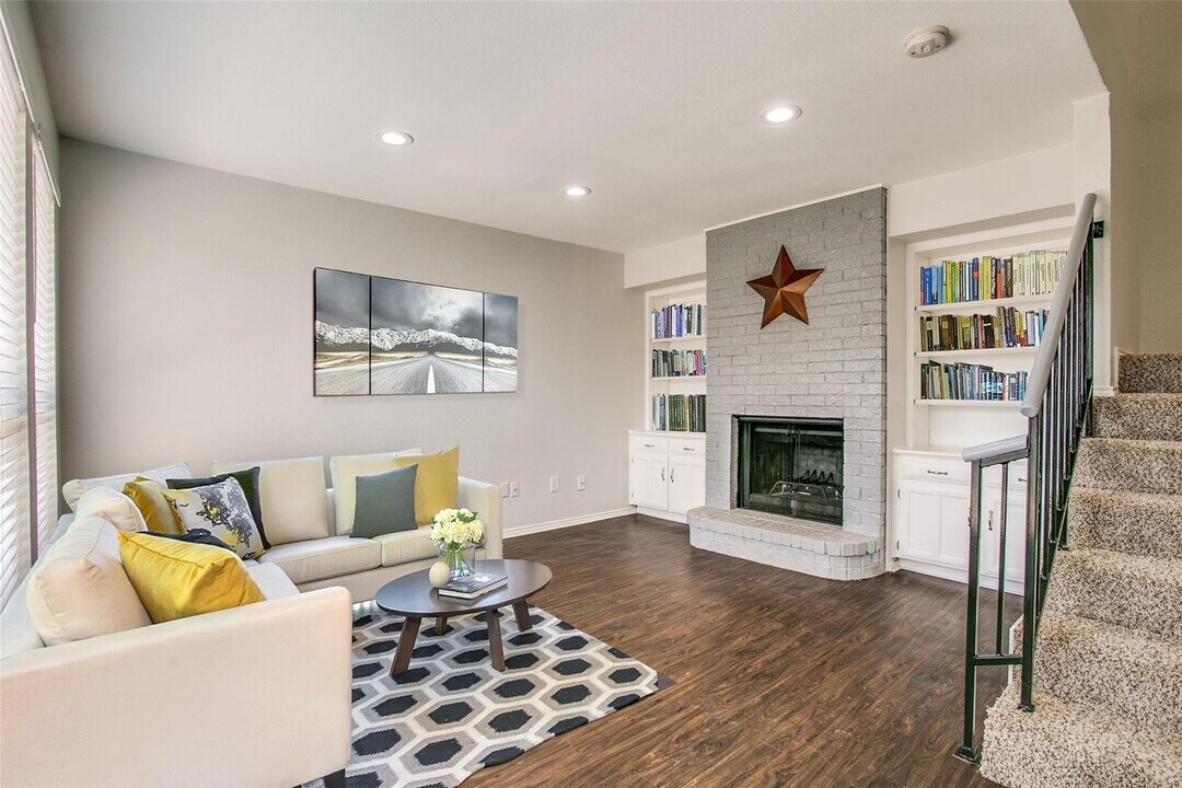 2809 Meadow Park Dr in Bedford, TX - Building Photo